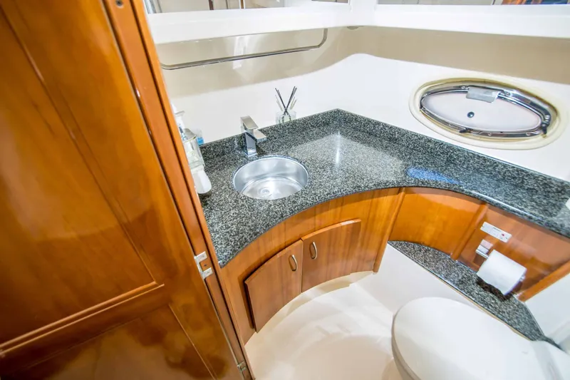Slide: The Image of Carver Yachts 466 Motor Yacht 2004 - 29