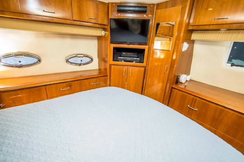 Slide: The Image of Carver Yachts 466 Motor Yacht 2004 - 25