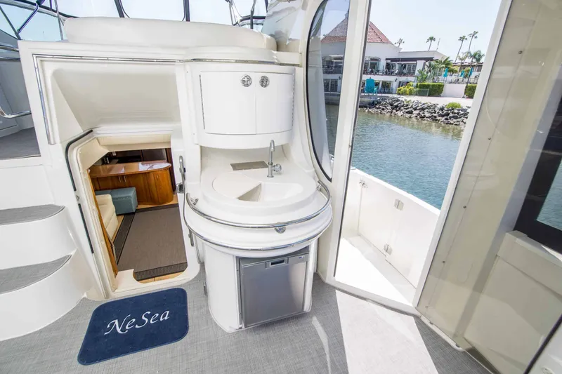 Slide: The Image of Carver Yachts 466 Motor Yacht 2004 - 5