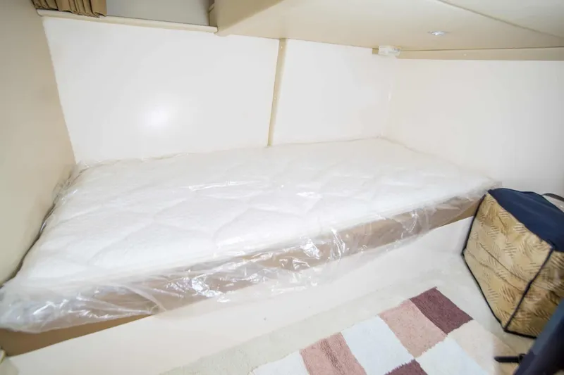 Slide: The Image of Carver Yachts 466 Motor Yacht 2004 - 26