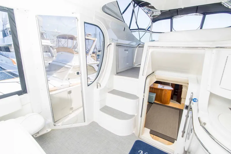 Slide: The Image of Carver Yachts 466 Motor Yacht 2004 - 6