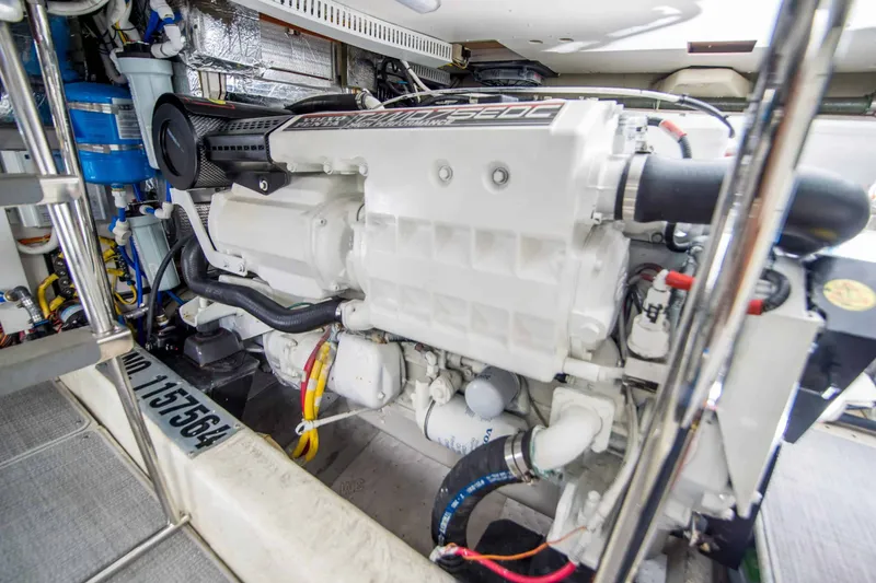 Slide: The Image of Carver Yachts 466 Motor Yacht 2004 - 32