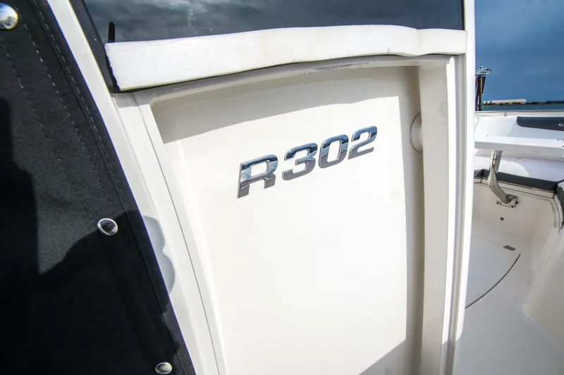 Slide: The Image of Robalo R302 Center Console 2018 - 15