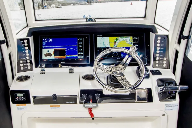 Slide: The Image of Robalo R302 Center Console 2018 - 10