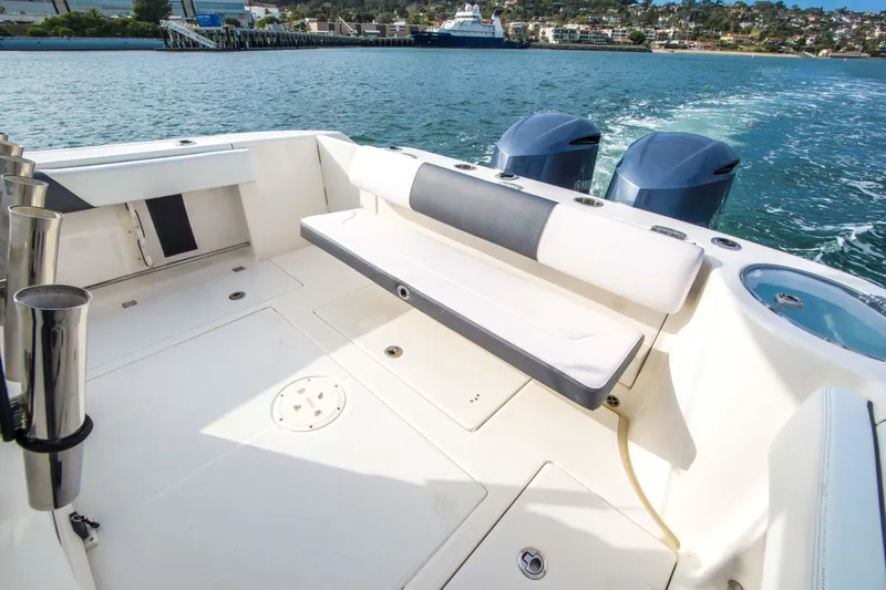 Slide: The Image of Robalo R302 Center Console 2018 - 17
