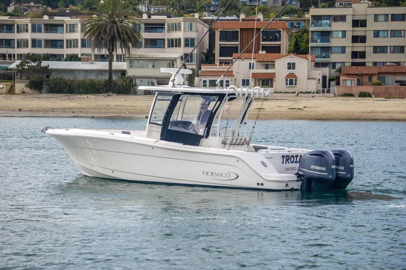 Slide: The Image of Robalo R302 Center Console 2018 - 5