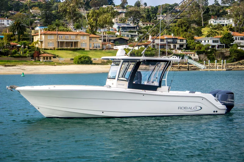 Slide: The Image of Robalo R302 Center Console 2018 - 22
