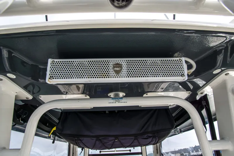 Slide: The Image of Robalo R302 Center Console 2018 - 16