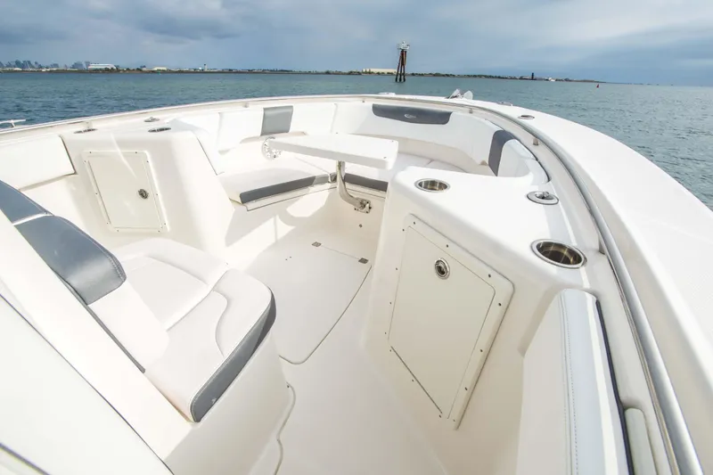 Slide: The Image of Robalo R302 Center Console 2018 - 14
