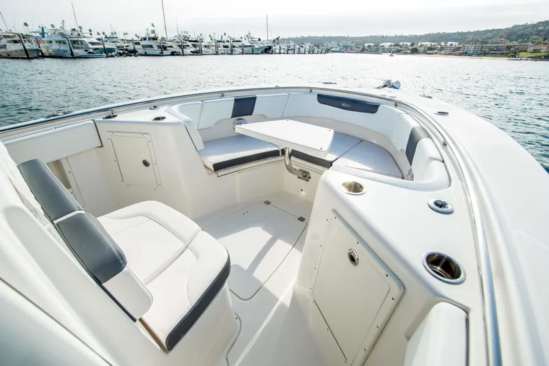Slide: The Image of Robalo R302 Center Console 2018 - 8