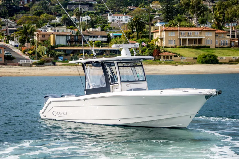 The Image of Robalo R302 Center Console 2018 - 0