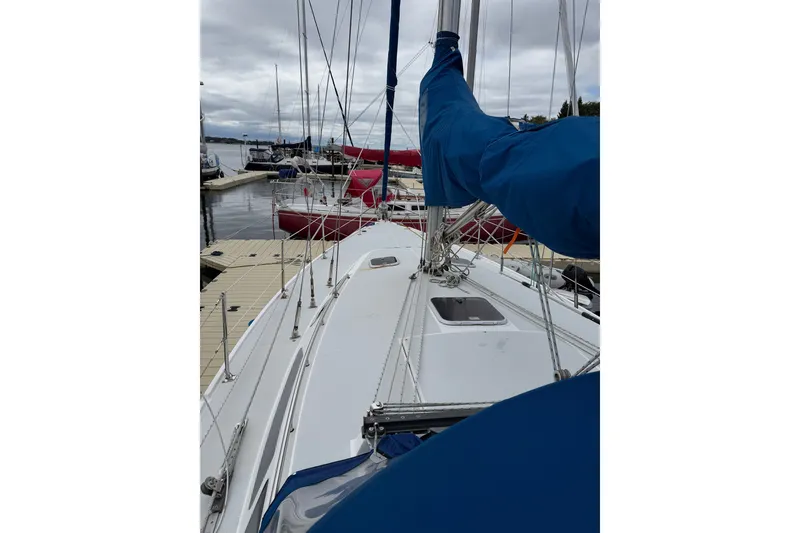 Slide: The Image of Catalina 36 MkII 1995 - 13