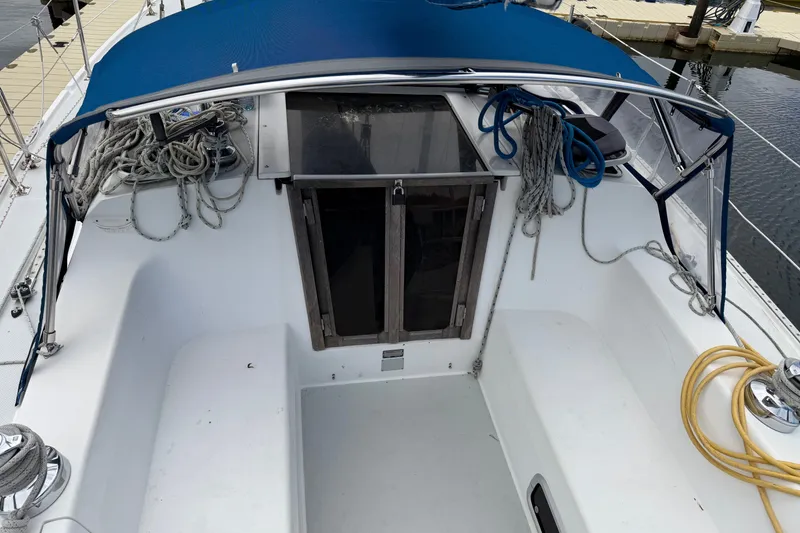 Slide: The Image of Catalina 36 MkII 1995 - 21