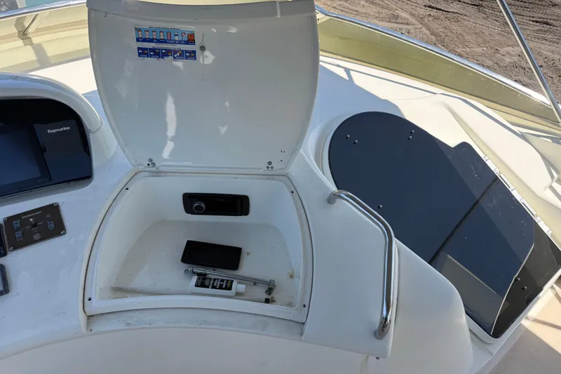Slide: The Image of Azimut Fly 68 2003 - 44