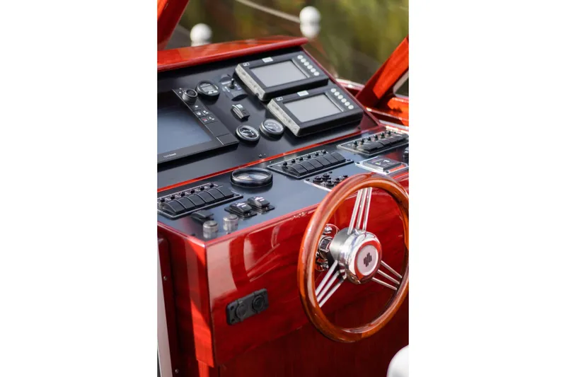 Slide: The Image of Runabout Custom Hybrid 45 2020 - 11