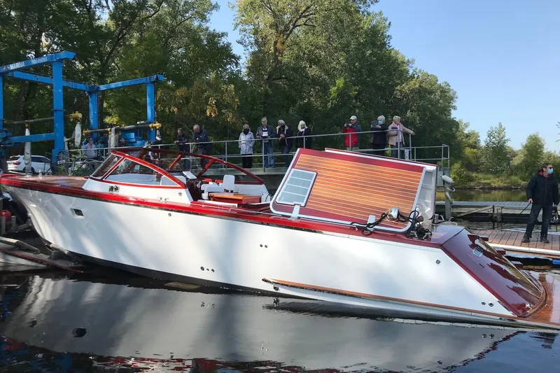 The Image of Runabout Custom Hybrid 45 2020 - 0