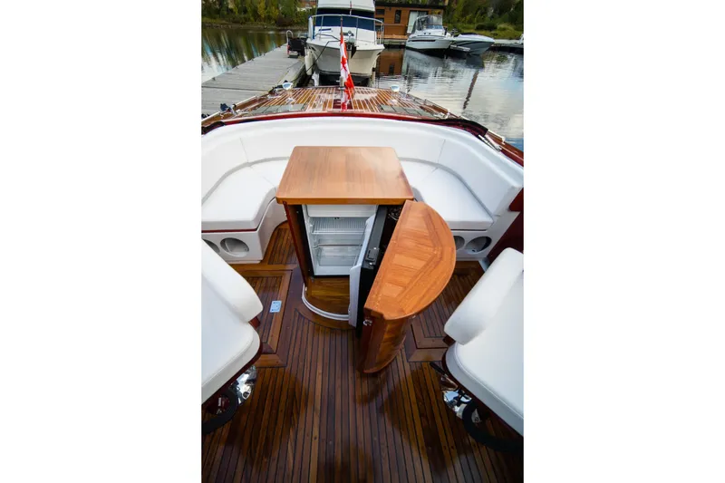 Slide: The Image of Runabout Custom Hybrid 45 2020 - 10