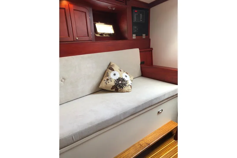Slide: The Image of Runabout Custom Hybrid 45 2020 - 15