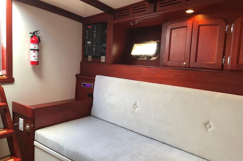 Slide: The Image of Runabout Custom Hybrid 45 2020 - 14