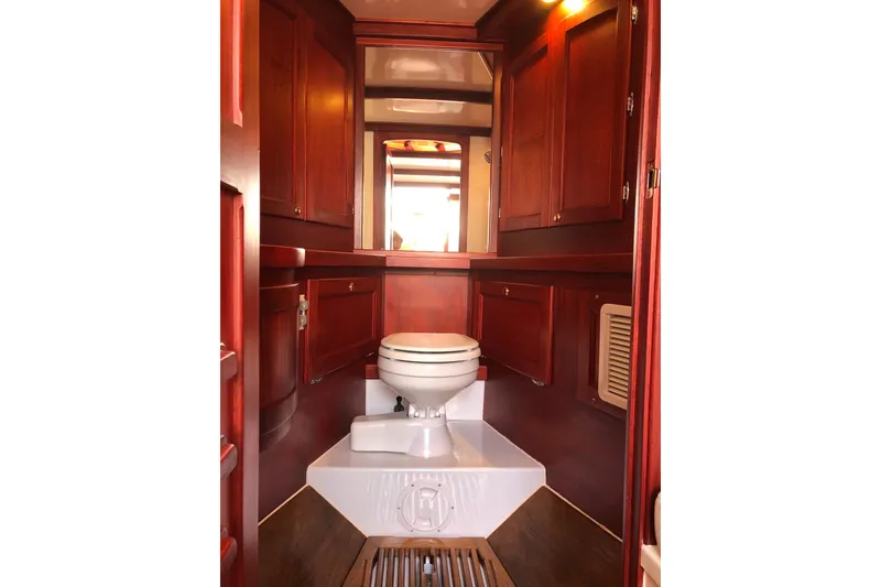 Slide: The Image of Runabout Custom Hybrid 45 2020 - 20