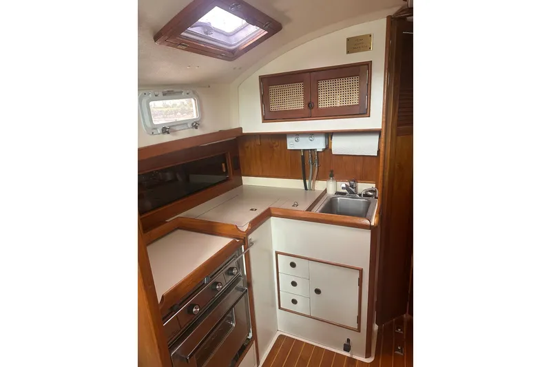 Slide: The Image of Nonsuch 30 Ultra 1985 - 41