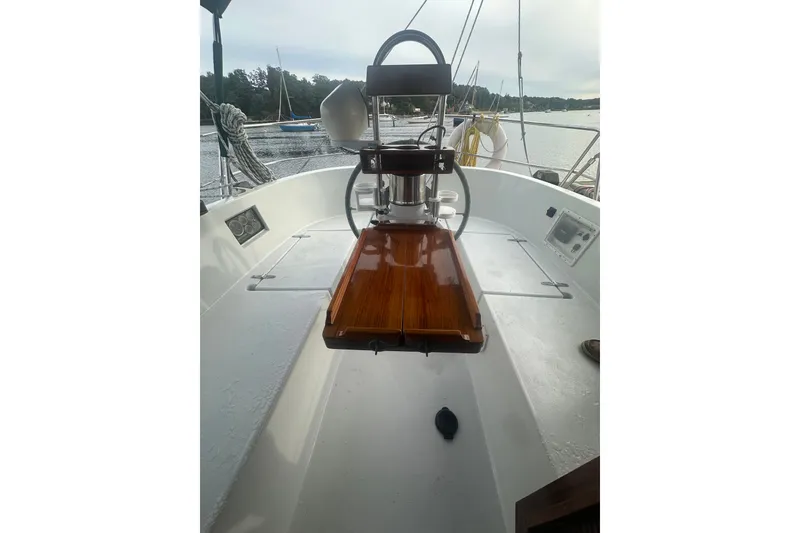 Slide: The Image of Nonsuch 30 Ultra 1985 - 19
