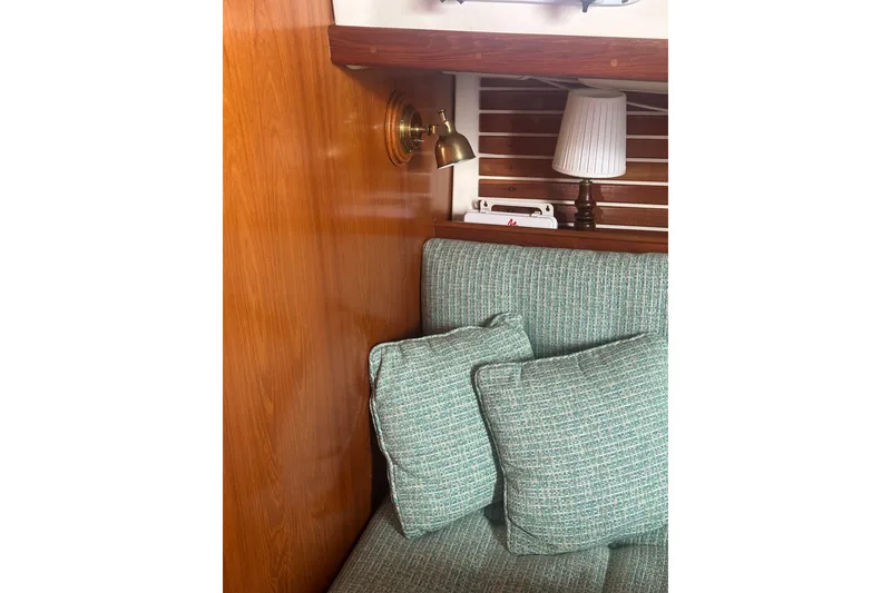 Slide: The Image of Nonsuch 30 Ultra 1985 - 47