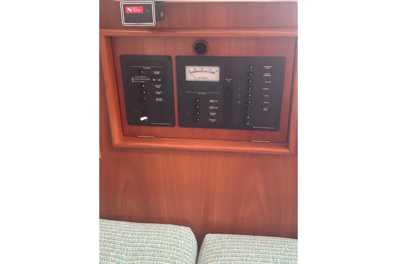 Slide: The Image of Nonsuch 30 Ultra 1985 - 45