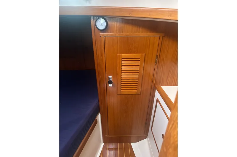 Slide: The Image of Nonsuch 30 Ultra 1985 - 31