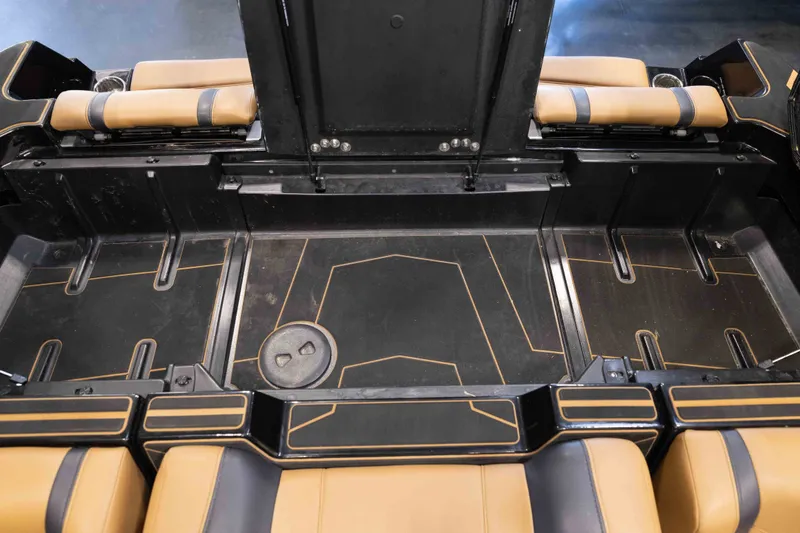 Slide: The Image of Malibu 25 LSV 2025 - 37