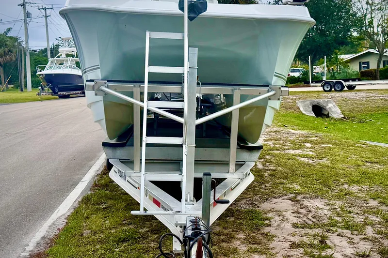 Slide: The Image of Twin Vee 280 GFX CC 2022 - 5
