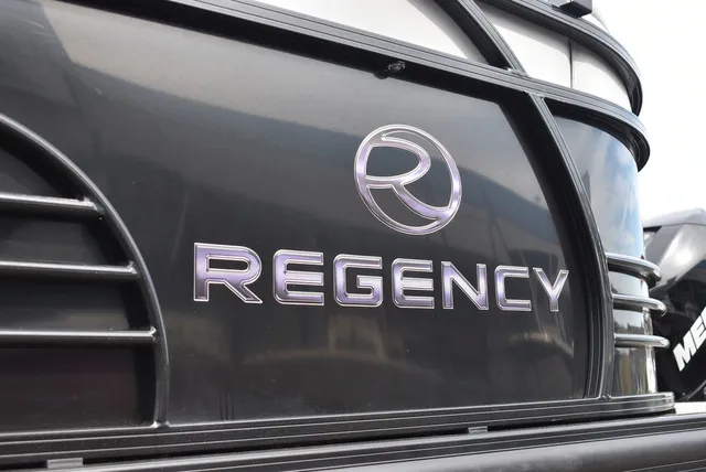 Slide: The Image of Regency 254 LE3 Tri-Toon 2018 - 75