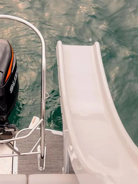 Slide: The Image of Crest Upper Sun Deck 250 L 2026 - 1