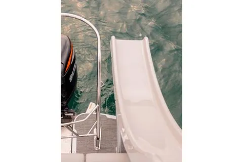 Slide: The Image of Crest Upper Sun Deck 250 L 2026 - 1