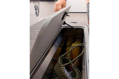 Slide: The Image of Crest Upper Sun Deck 250 L 2026 - 5