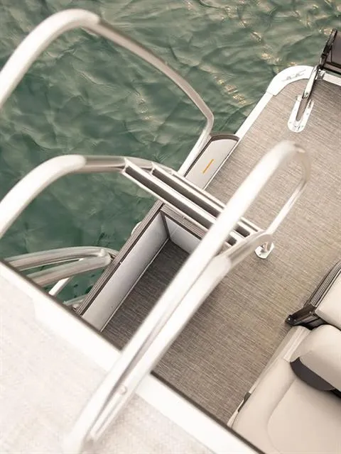 Slide: The Image of Crest Upper Sun Deck 250 L 2026 - 2