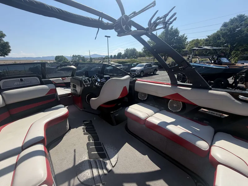 Slide: The Image of Malibu 23 LSV 2015 - 9