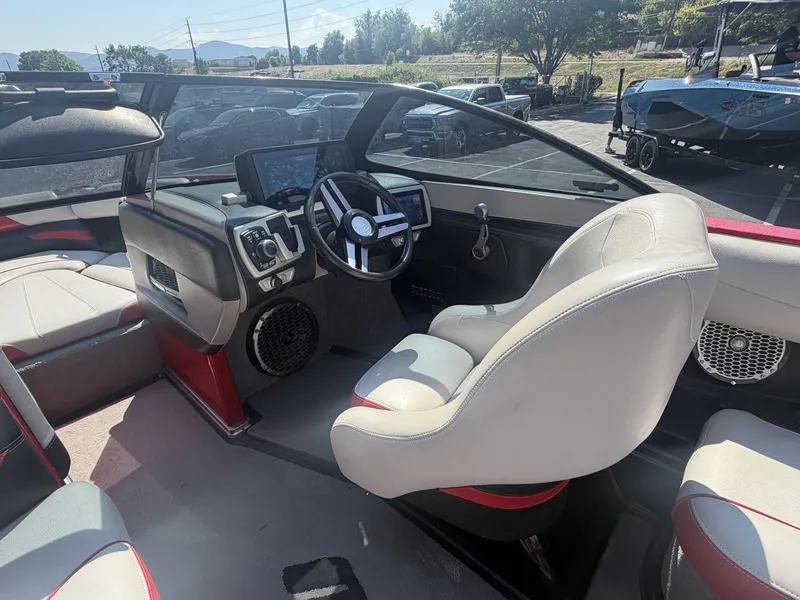 Slide: The Image of Malibu 23 LSV 2015 - 16