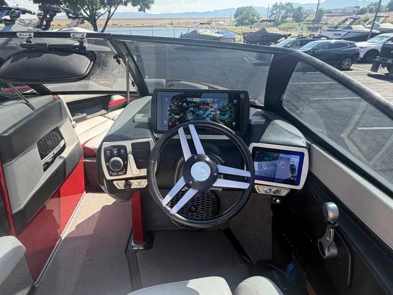 Slide: The Image of Malibu 23 LSV 2015 - 12