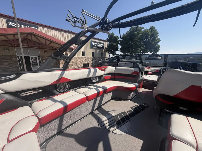 Slide: The Image of Malibu 23 LSV 2015 - 8