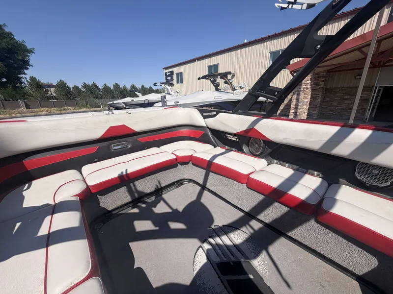 Slide: The Image of Malibu 23 LSV 2015 - 11