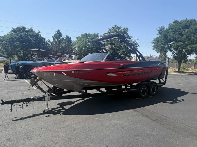 Slide: The Image of Malibu 23 LSV 2015 - 6