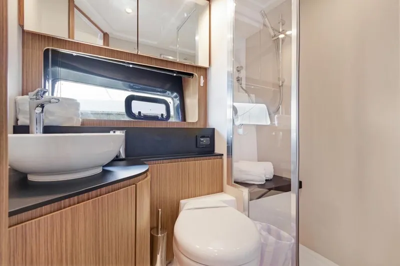 Slide: The Image of Azimut Atlantis 43 2016 - 32