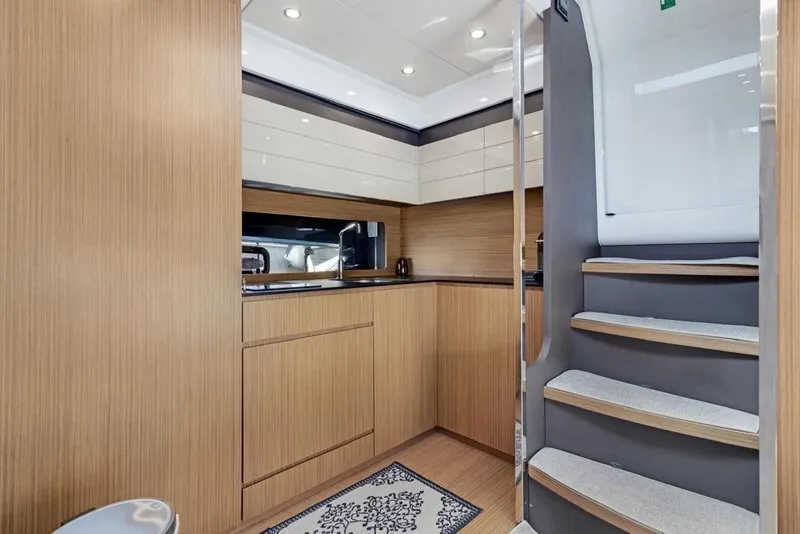 Slide: The Image of Azimut Atlantis 43 2016 - 28