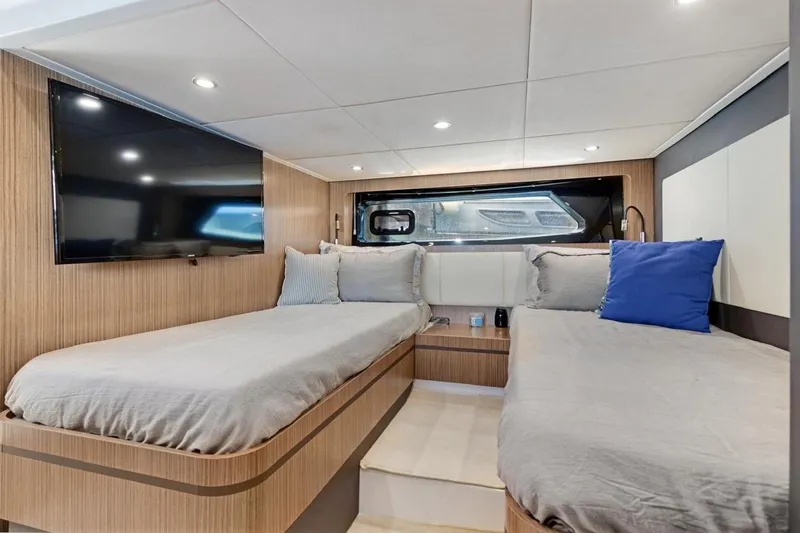 Slide: The Image of Azimut Atlantis 43 2016 - 33