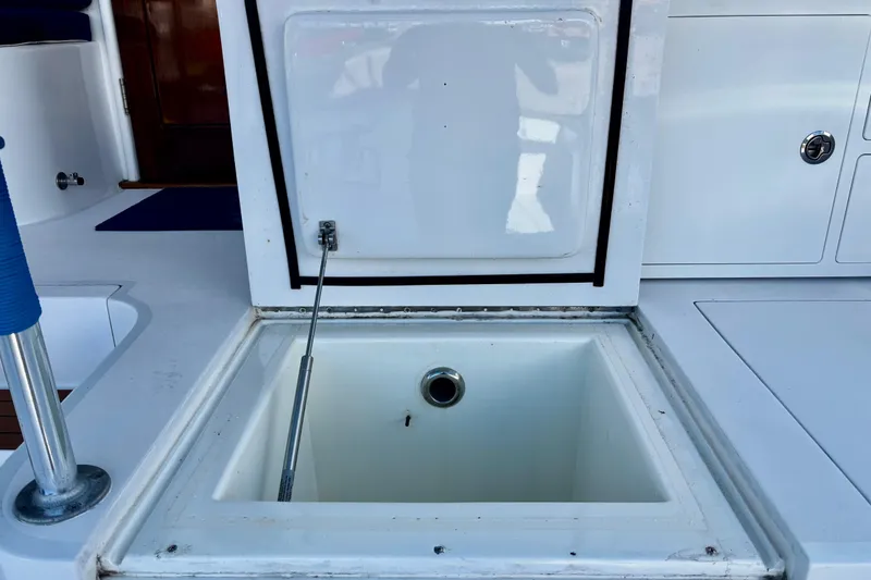 Slide: The Image of Buddy Davis 78 Sportfisherman 2000 - 24