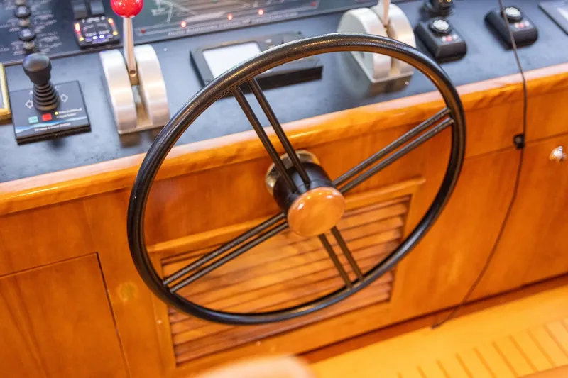 Slide: The Image of Buddy Davis 78 Sportfisherman 2000 - 43
