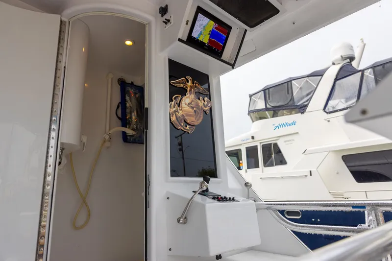 Slide: The Image of Buddy Davis 78 Sportfisherman 2000 - 15