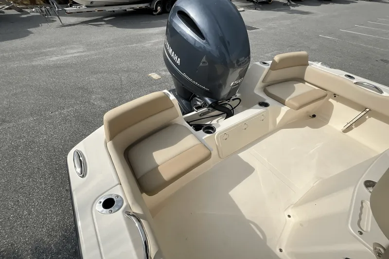 Slide: The Image of Scout 195 Sportfish 2024 - 10