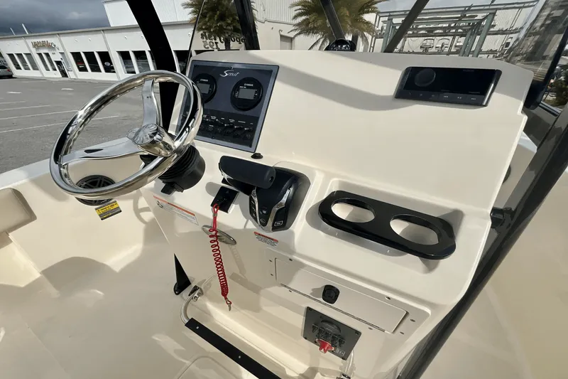 Slide: The Image of Scout 195 Sportfish 2024 - 3